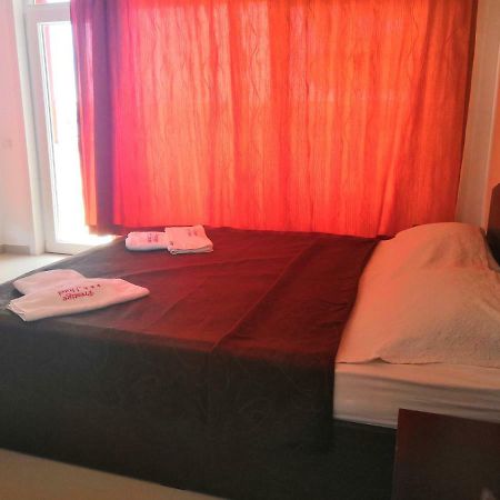 Hotel Prestige Costinesti Bagian luar foto