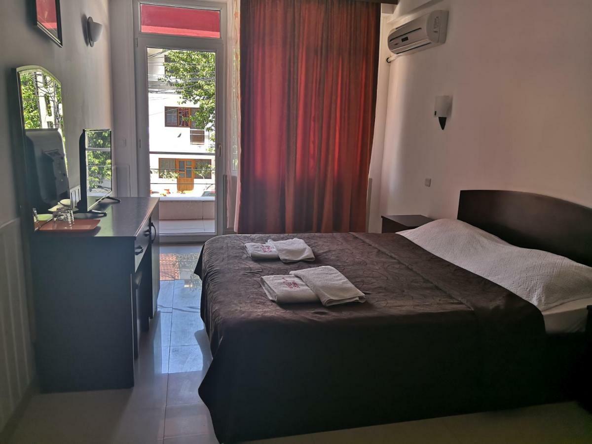 Hotel Prestige Costinesti Bagian luar foto